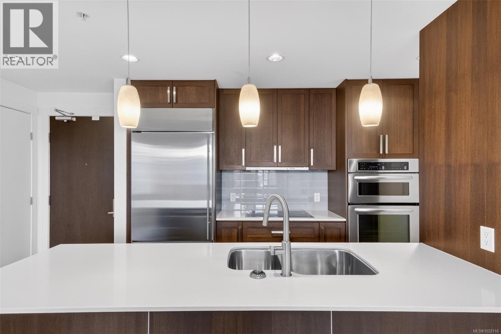 415 999 Burdett Avenue, Victoria