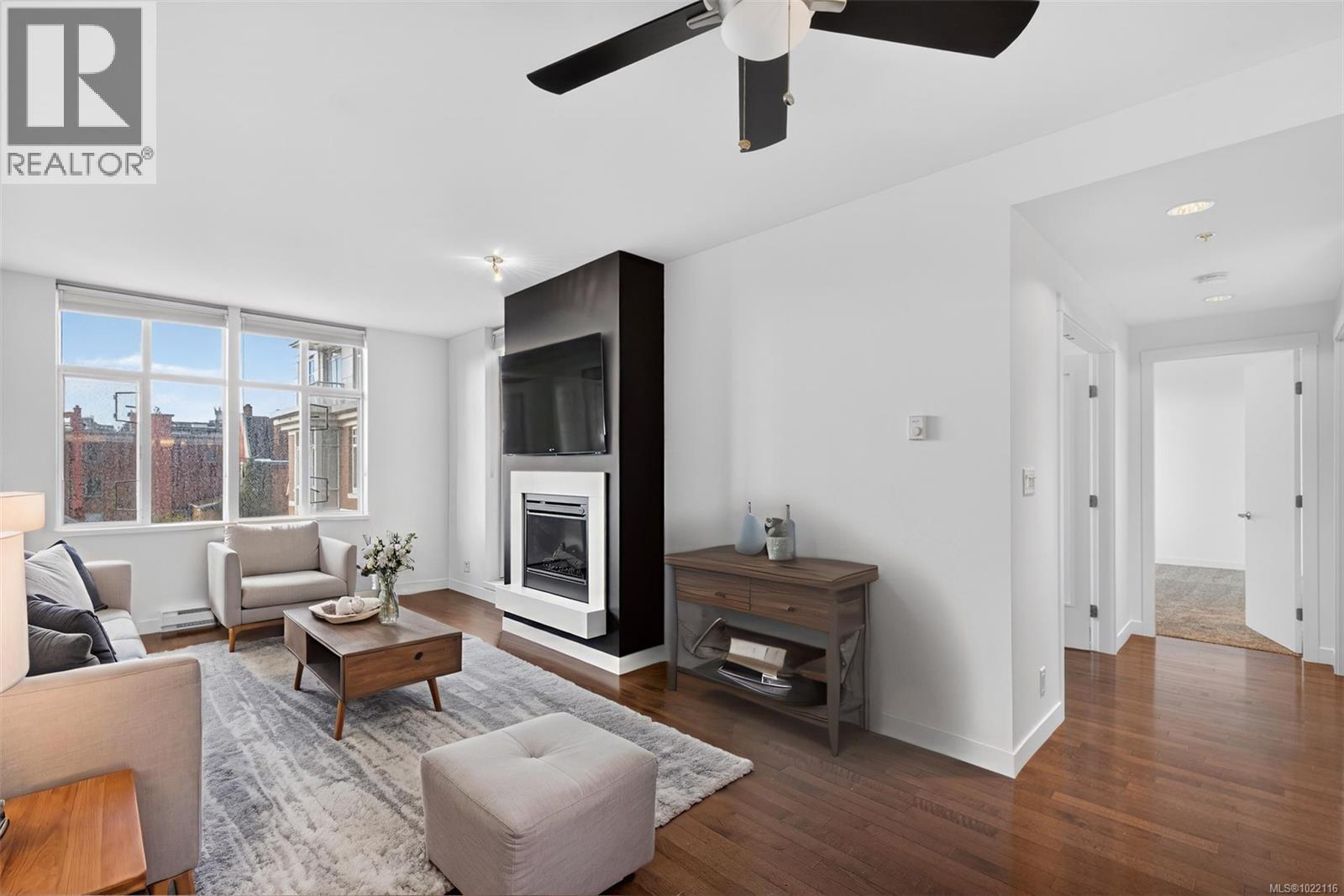 415 999 Burdett Avenue, Victoria