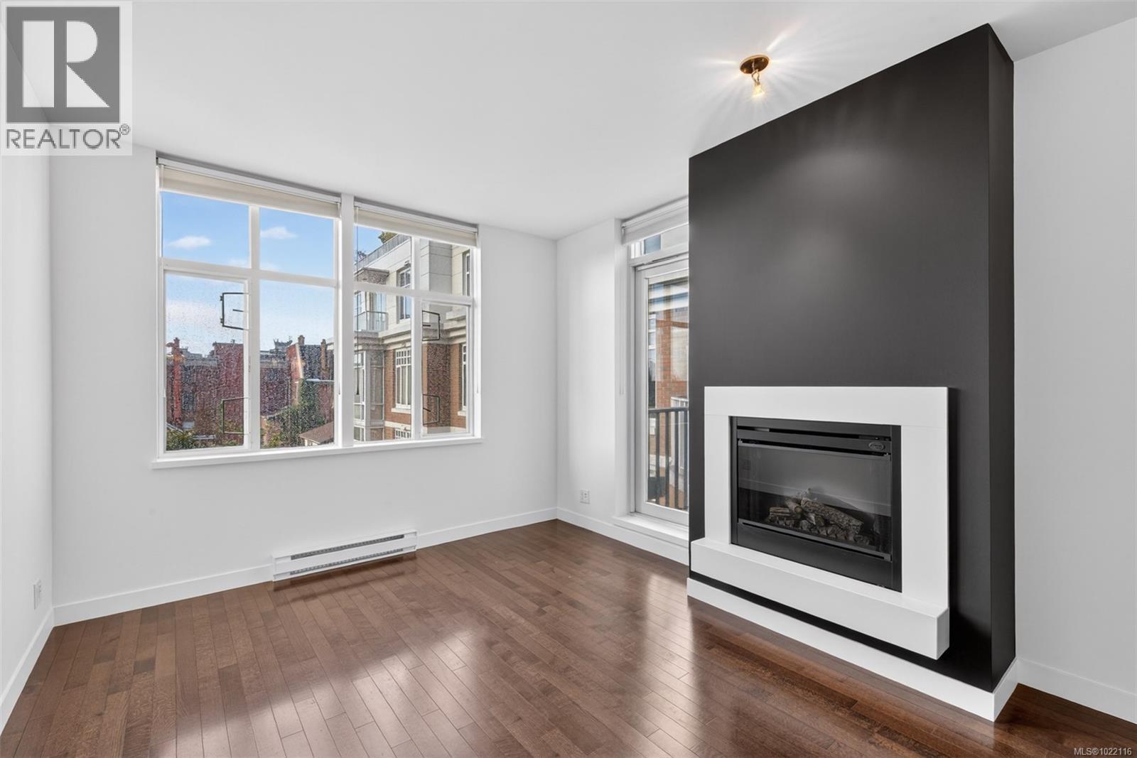 415 999 Burdett Avenue, Victoria