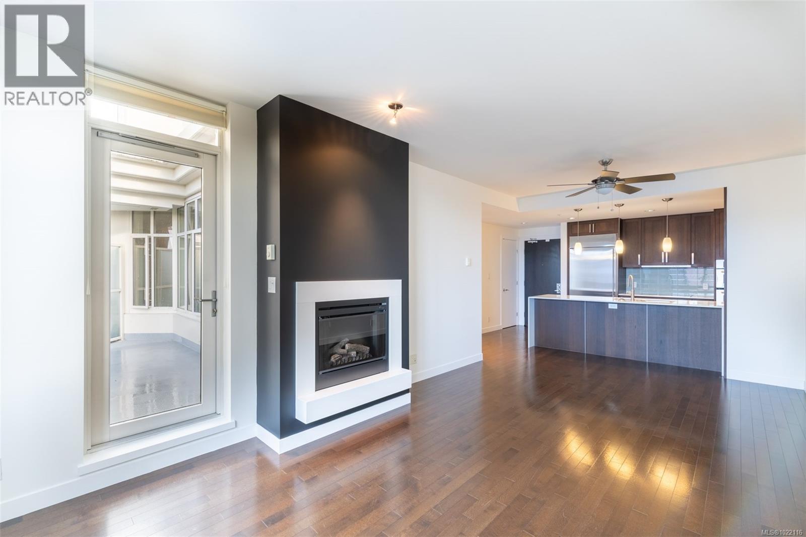 415 999 Burdett Avenue, Victoria