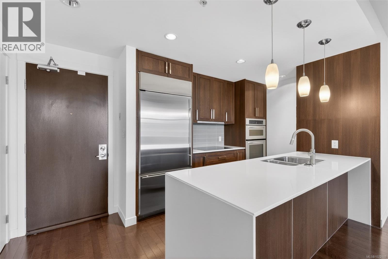 415 999 Burdett Avenue, Victoria