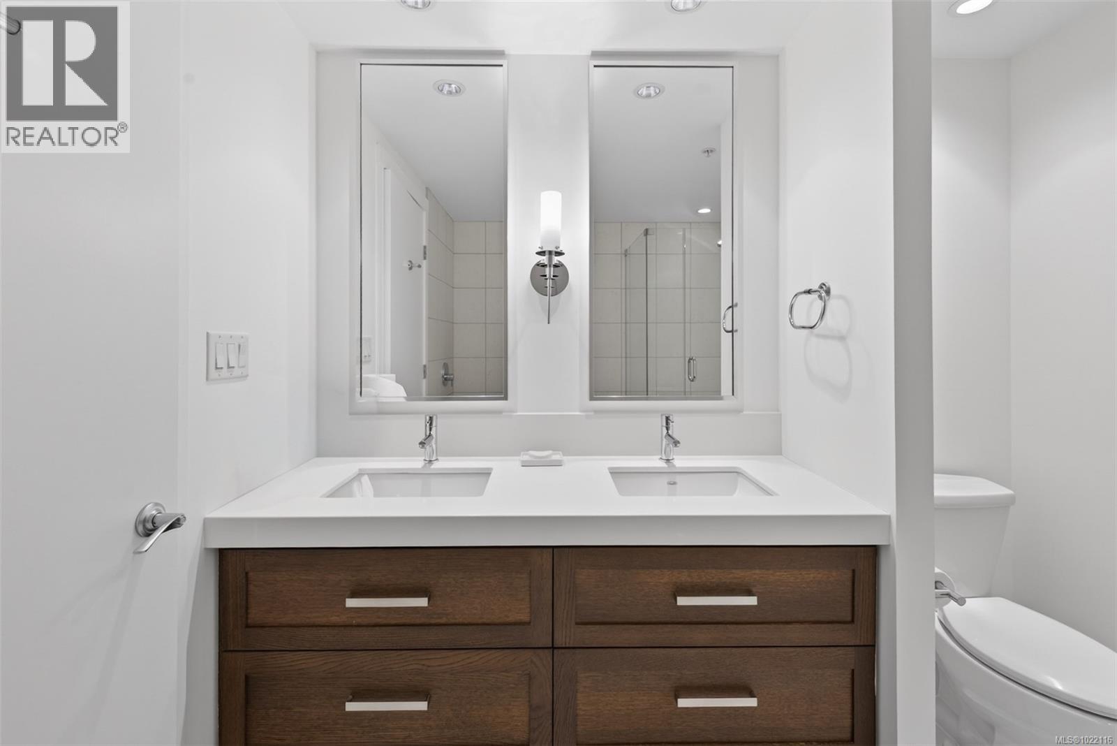 415 999 Burdett Avenue, Victoria