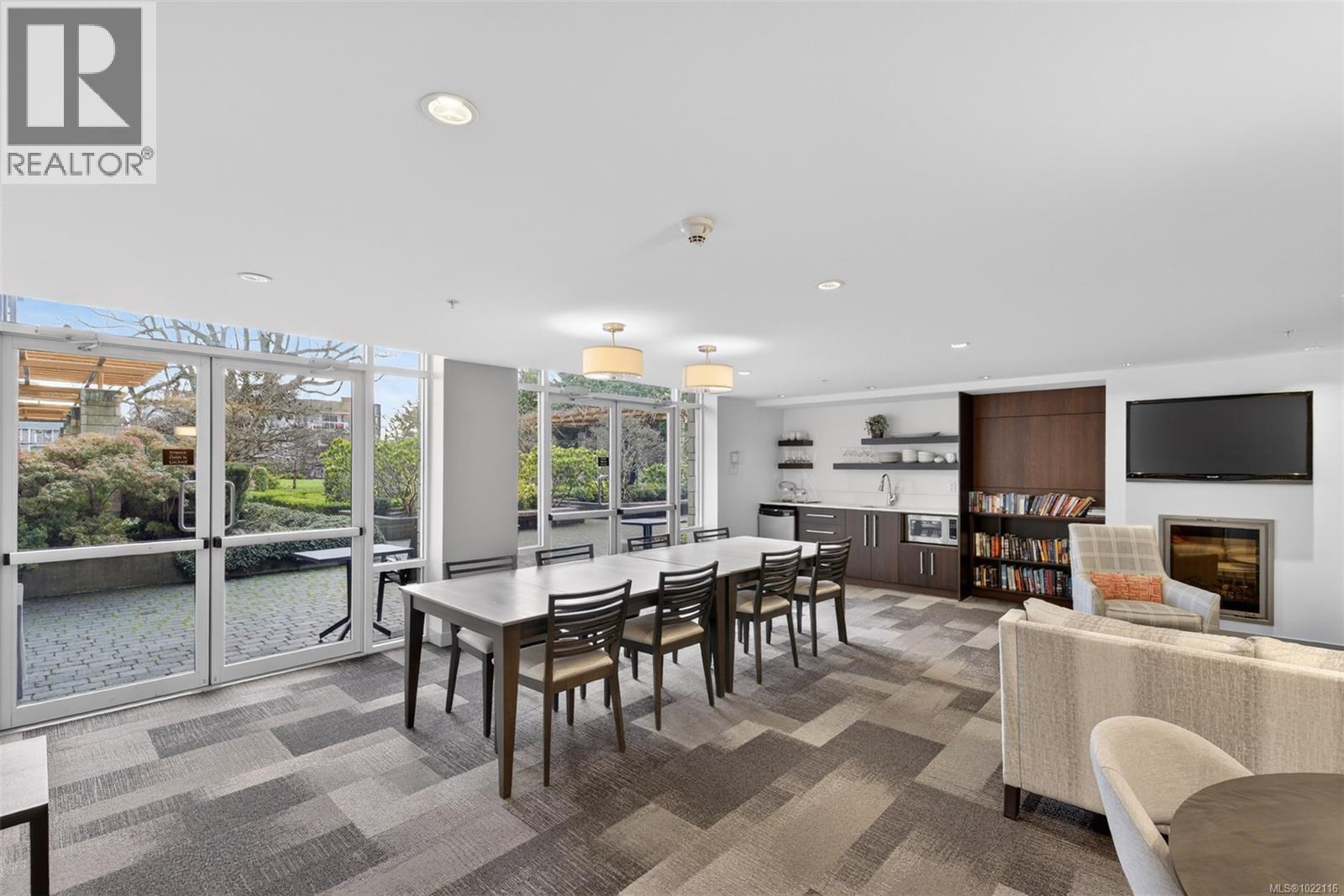 415 999 Burdett Avenue, Victoria