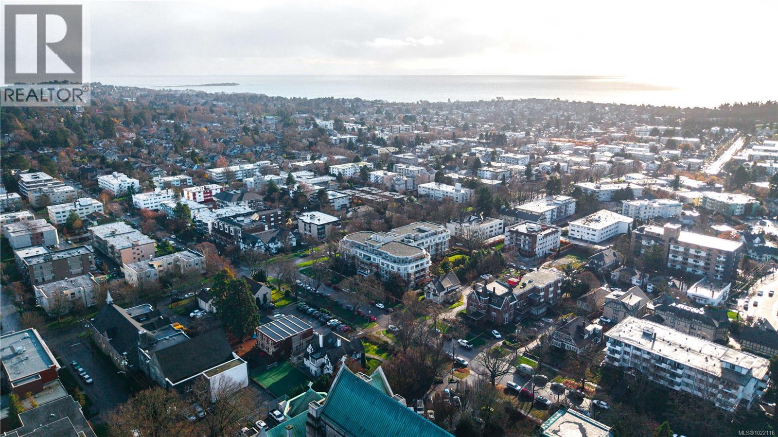 415 999 Burdett Avenue, Victoria