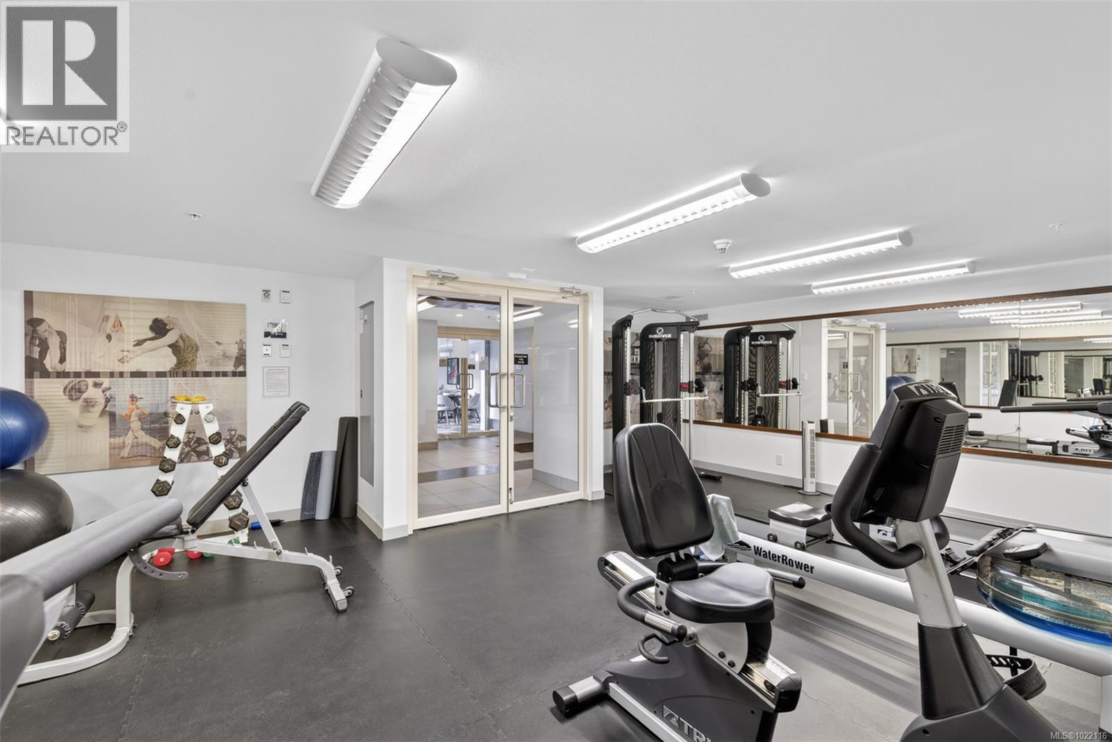 415 999 Burdett Avenue, Victoria