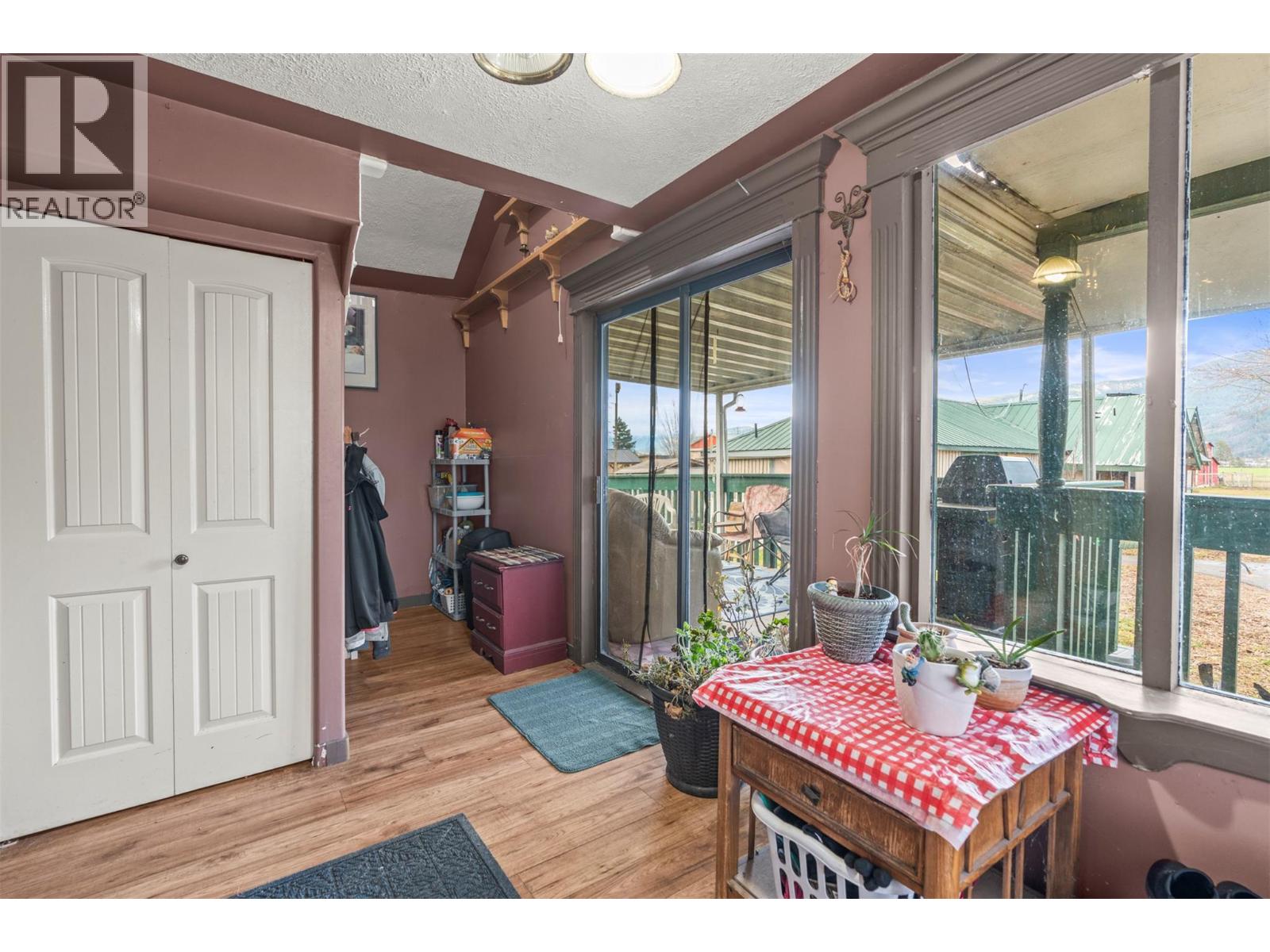  1978 Pleasant Valley Road, Spallumcheen