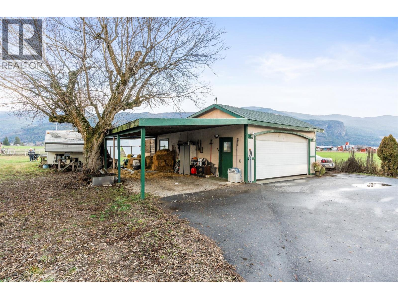  1978 Pleasant Valley Road, Spallumcheen