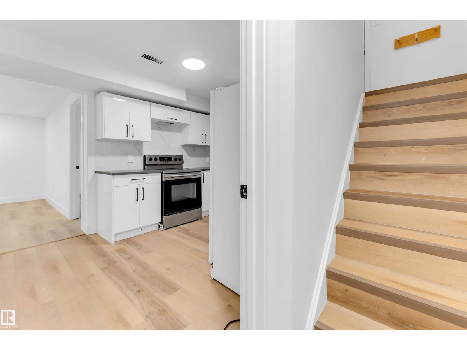 7303 130 AV NW, Edmonton