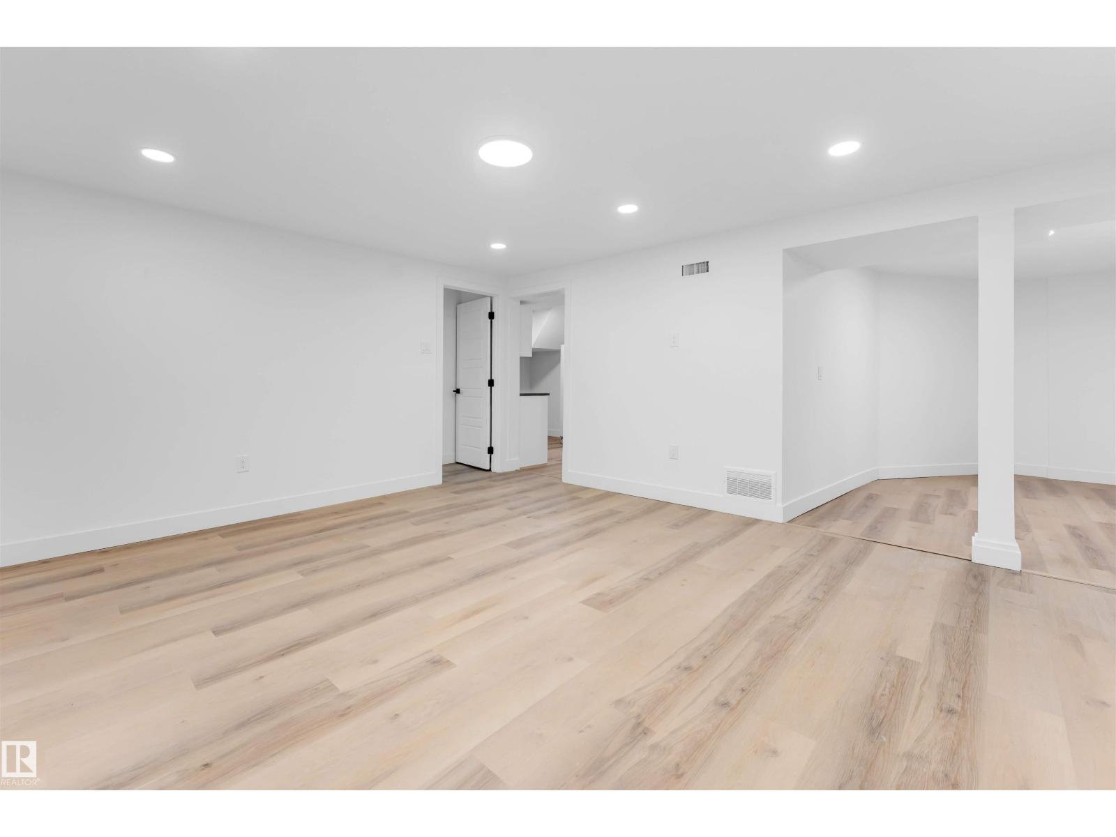 7303 130 AV NW, Edmonton