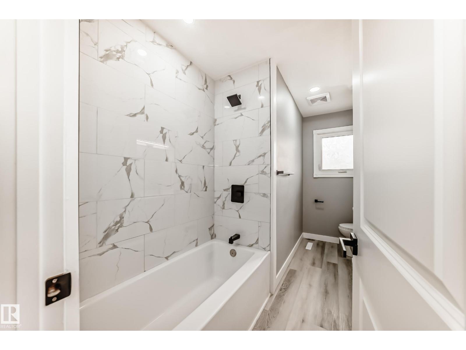 7011 135A AV NW, Edmonton