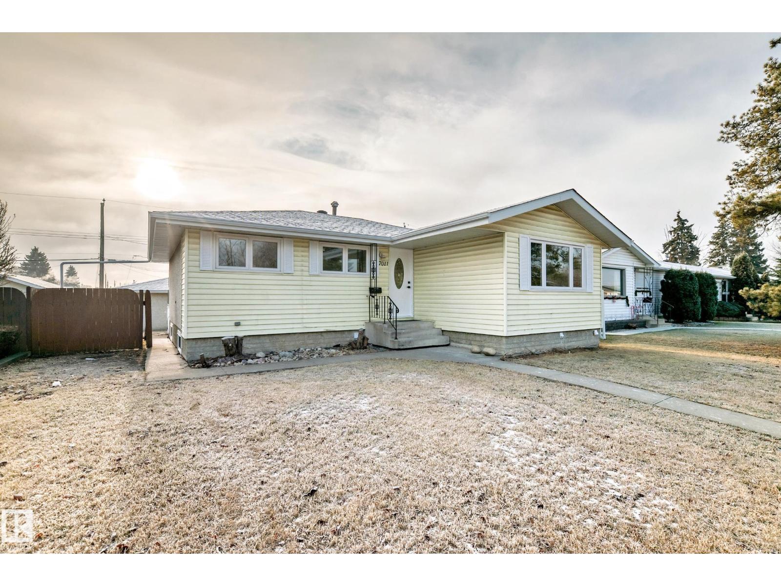 7011 135A AV NW, Edmonton