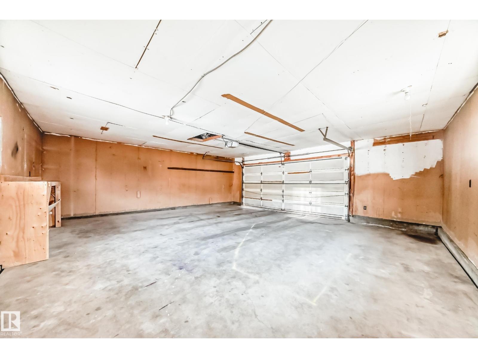 7011 135A AV NW, Edmonton