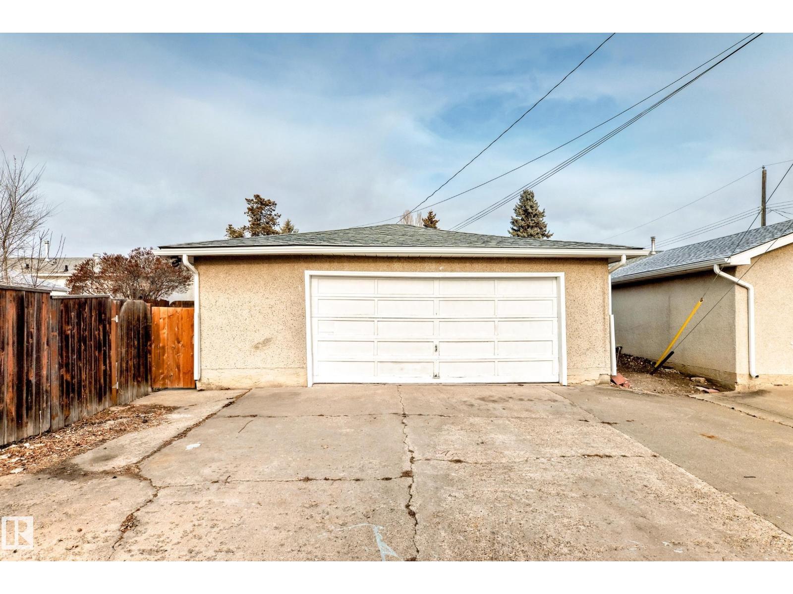 7011 135A AV NW, Edmonton