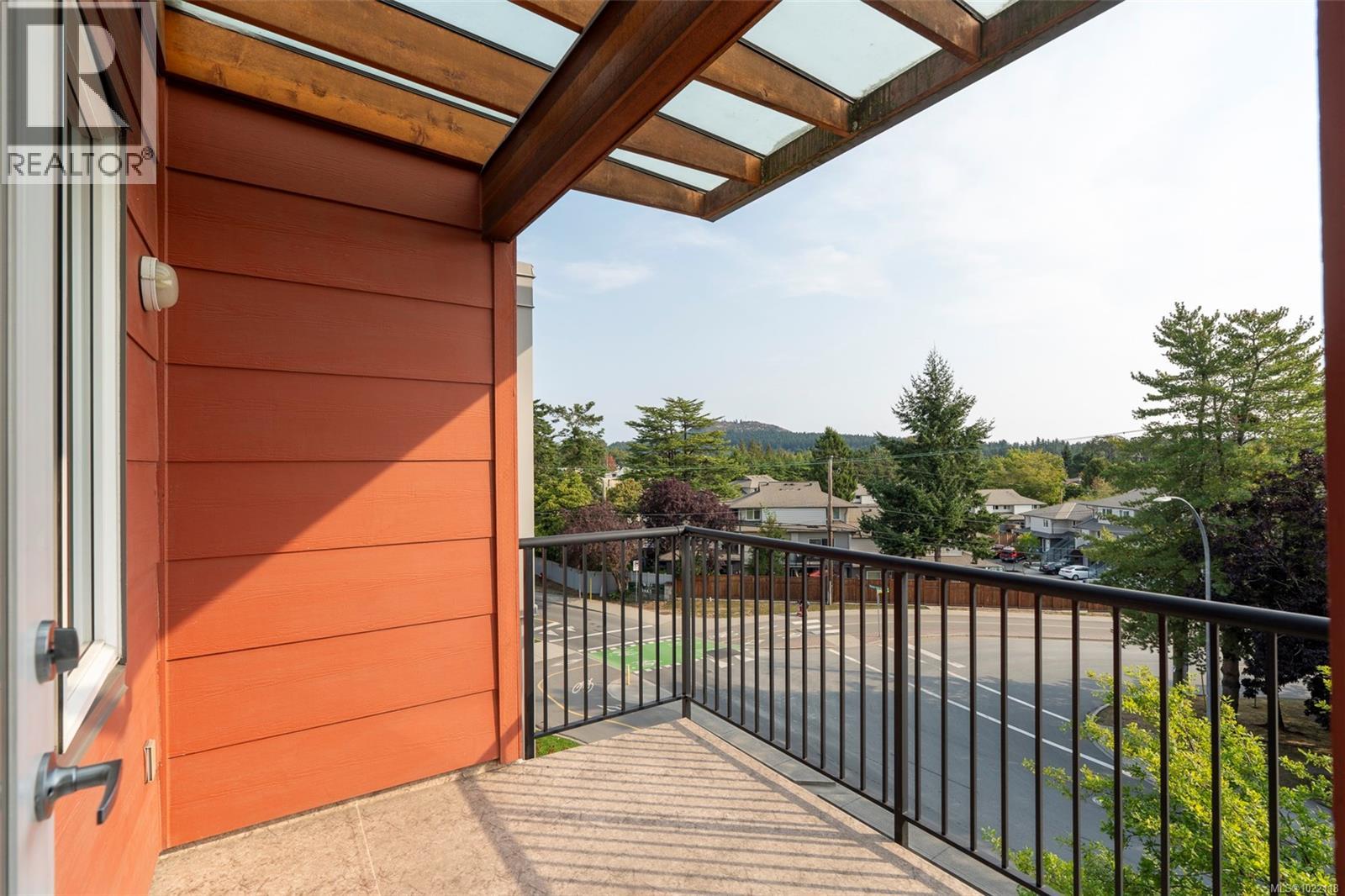 402 4030 Borden Street, Saanich