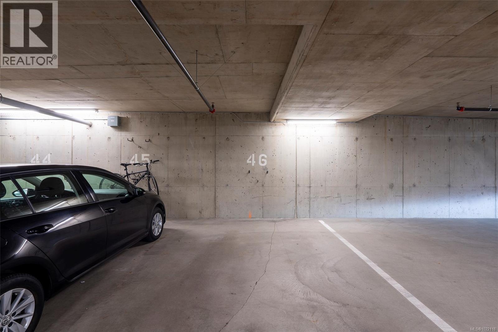 402 4030 Borden Street, Saanich