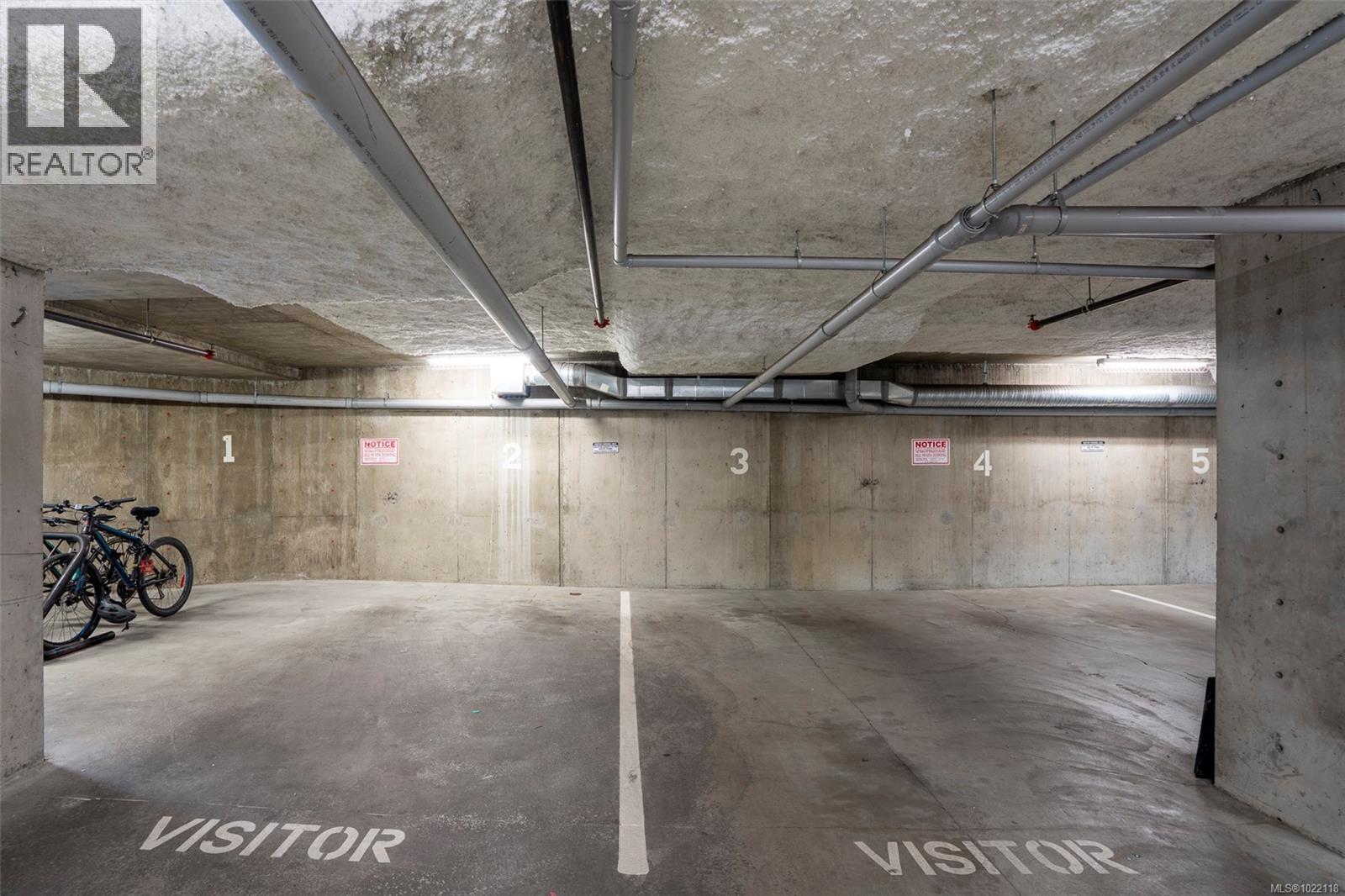 402 4030 Borden Street, Saanich