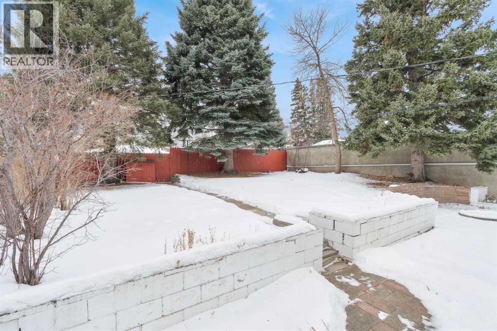 427 Tache Avenue NW, Calgary, Alberta