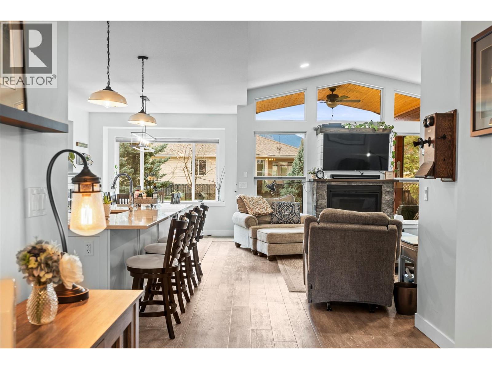 2444 York Avenue Unit# 8, Armstrong