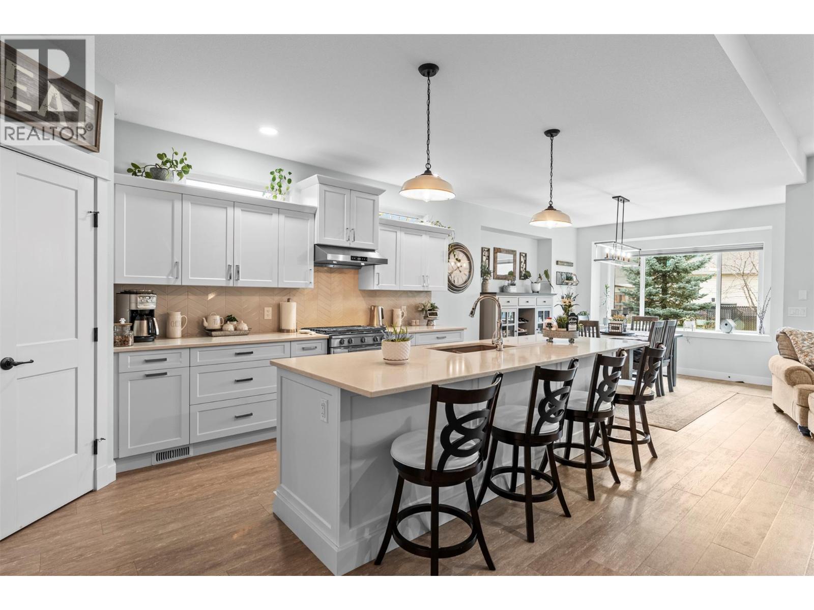 2444 York Avenue Unit# 8, Armstrong