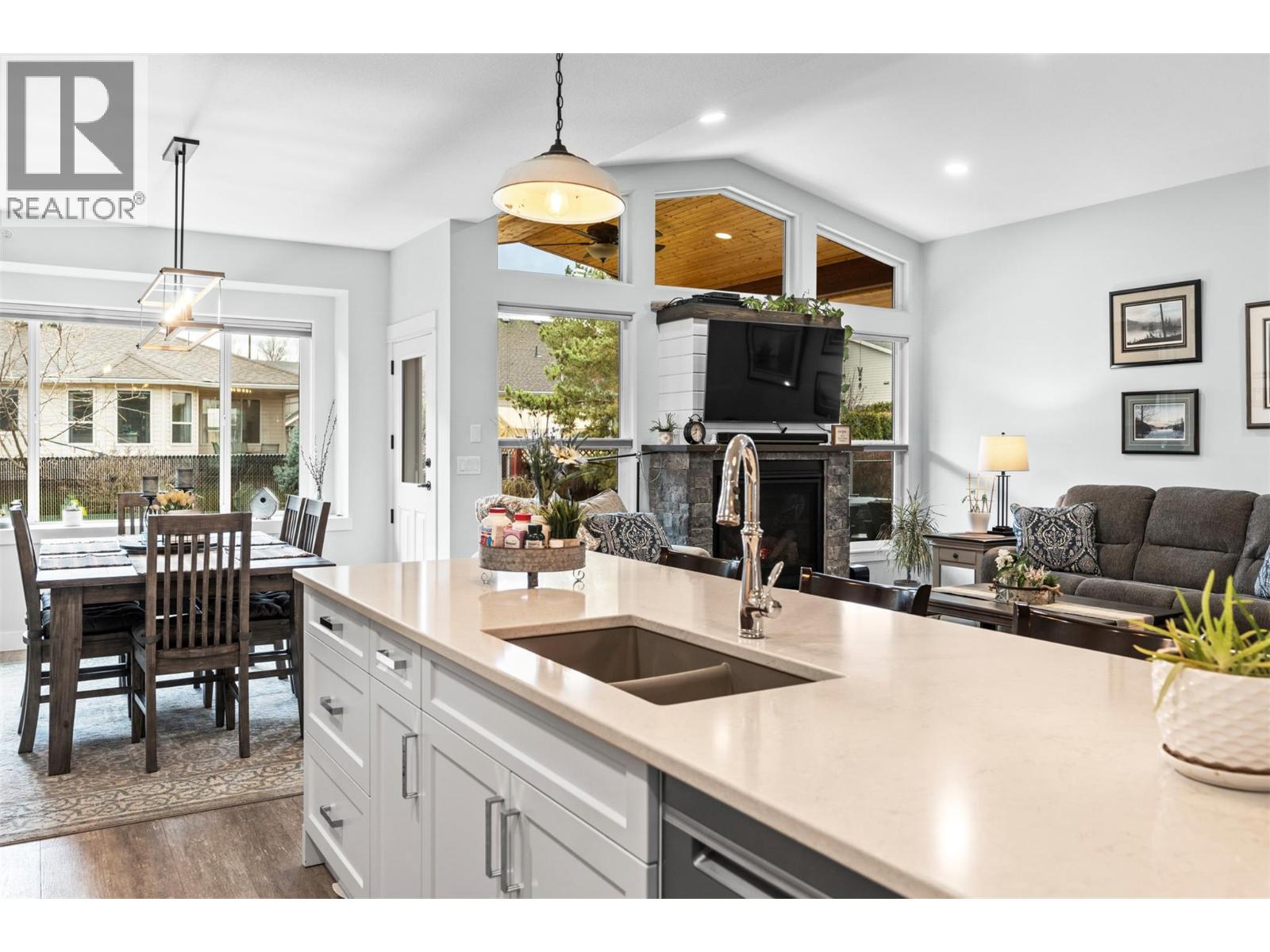 2444 York Avenue Unit# 8, Armstrong