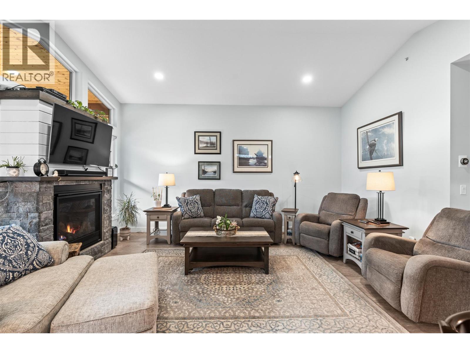 2444 York Avenue Unit# 8, Armstrong