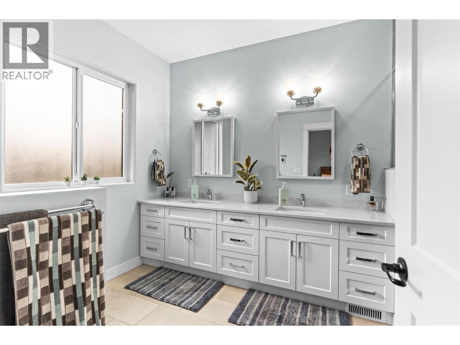 2444 York Avenue Unit# 8, Armstrong