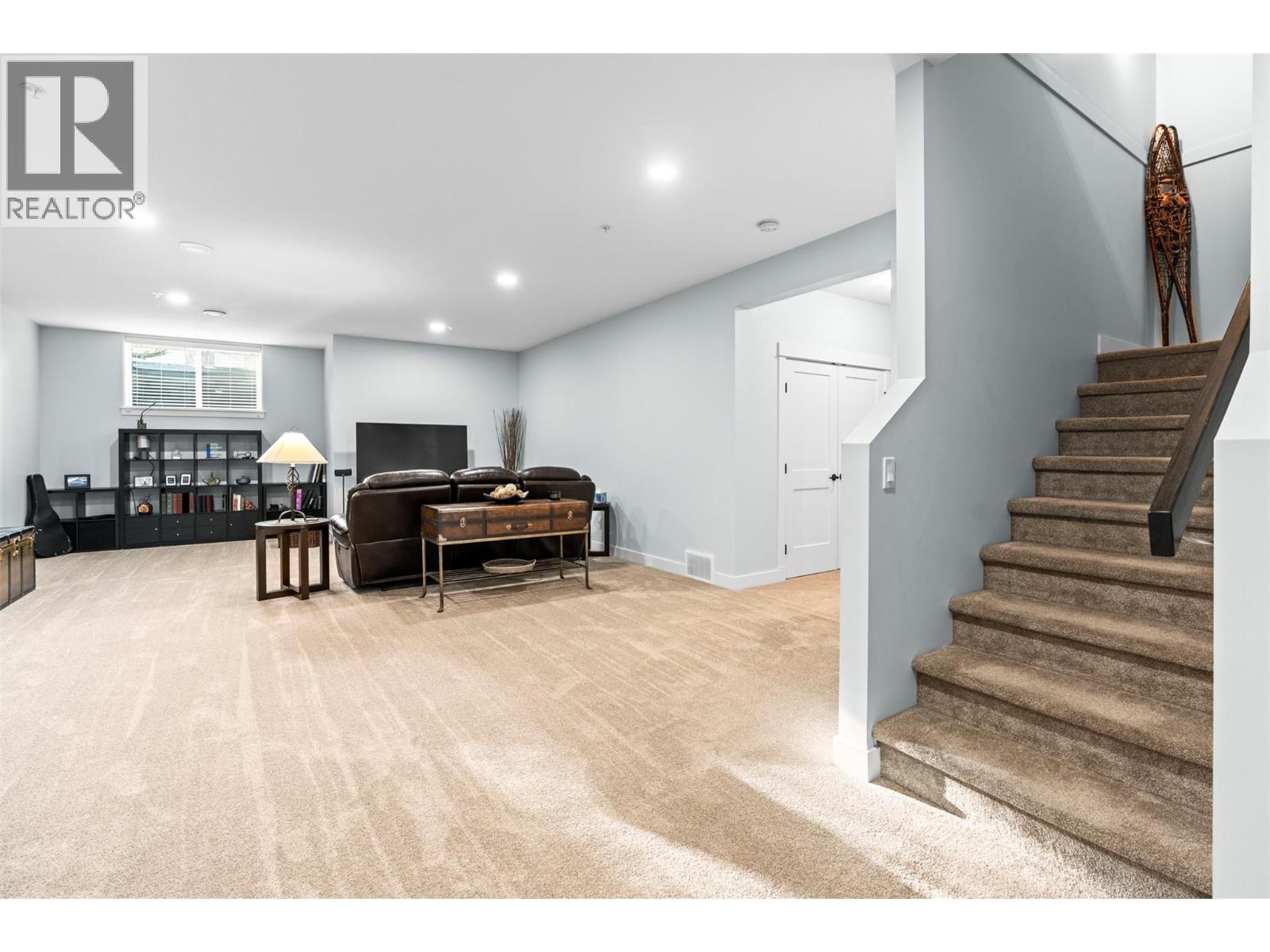 2444 York Avenue Unit# 8, Armstrong