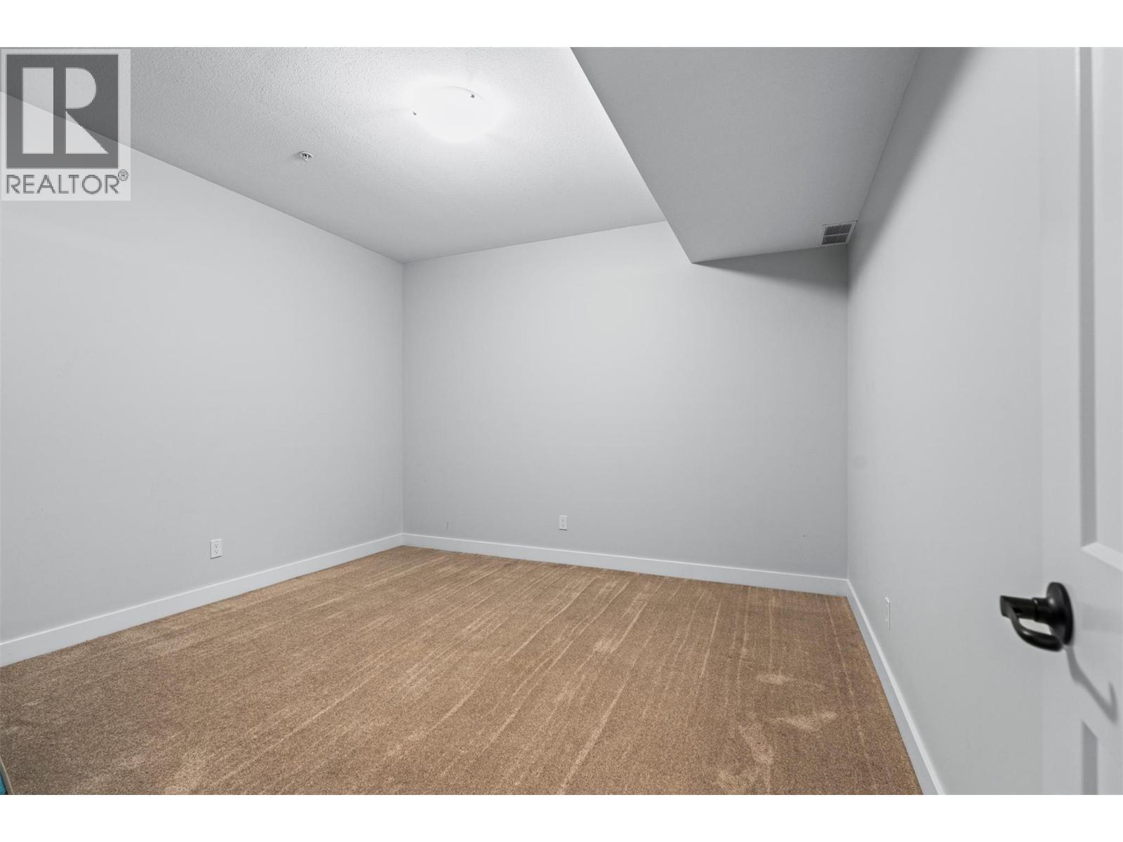 2444 York Avenue Unit# 8, Armstrong