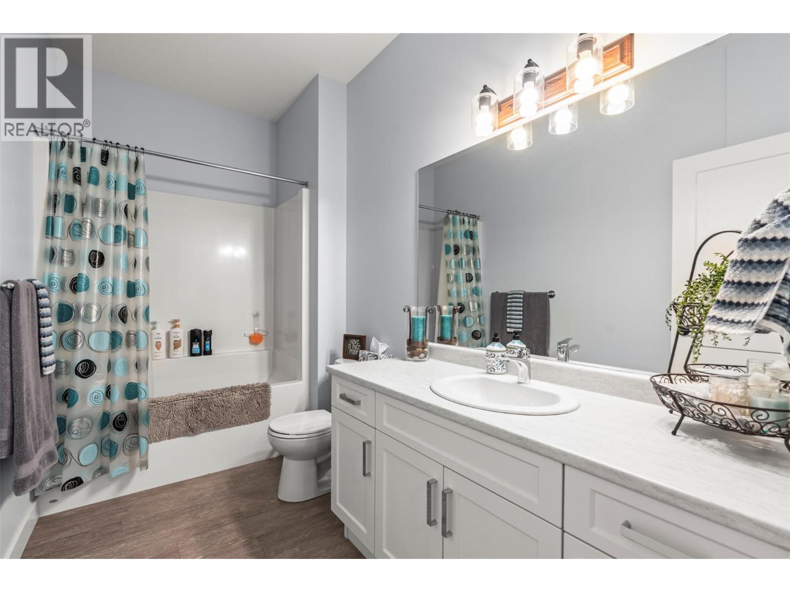 2444 York Avenue Unit# 8, Armstrong