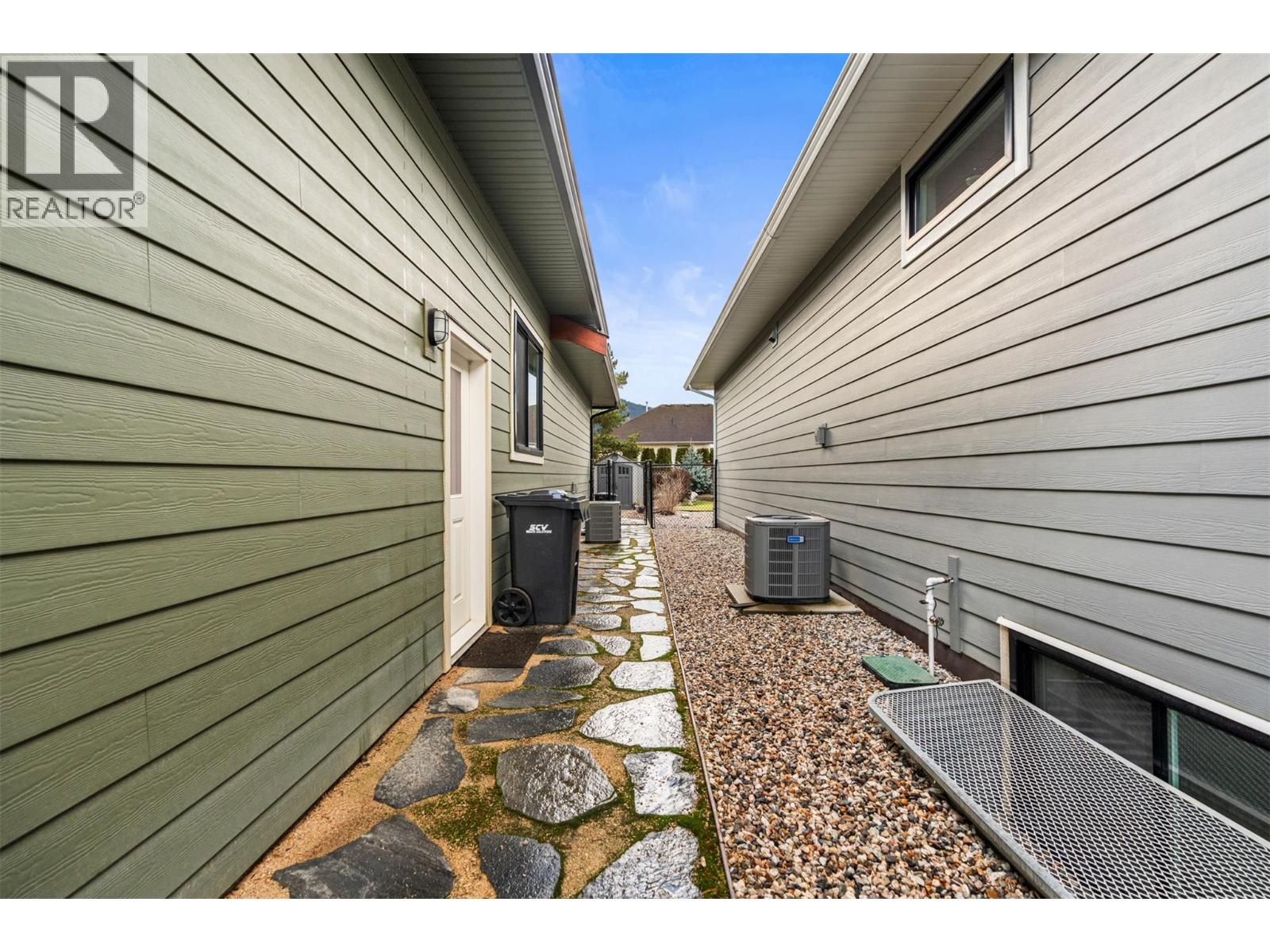 2444 York Avenue Unit# 8, Armstrong