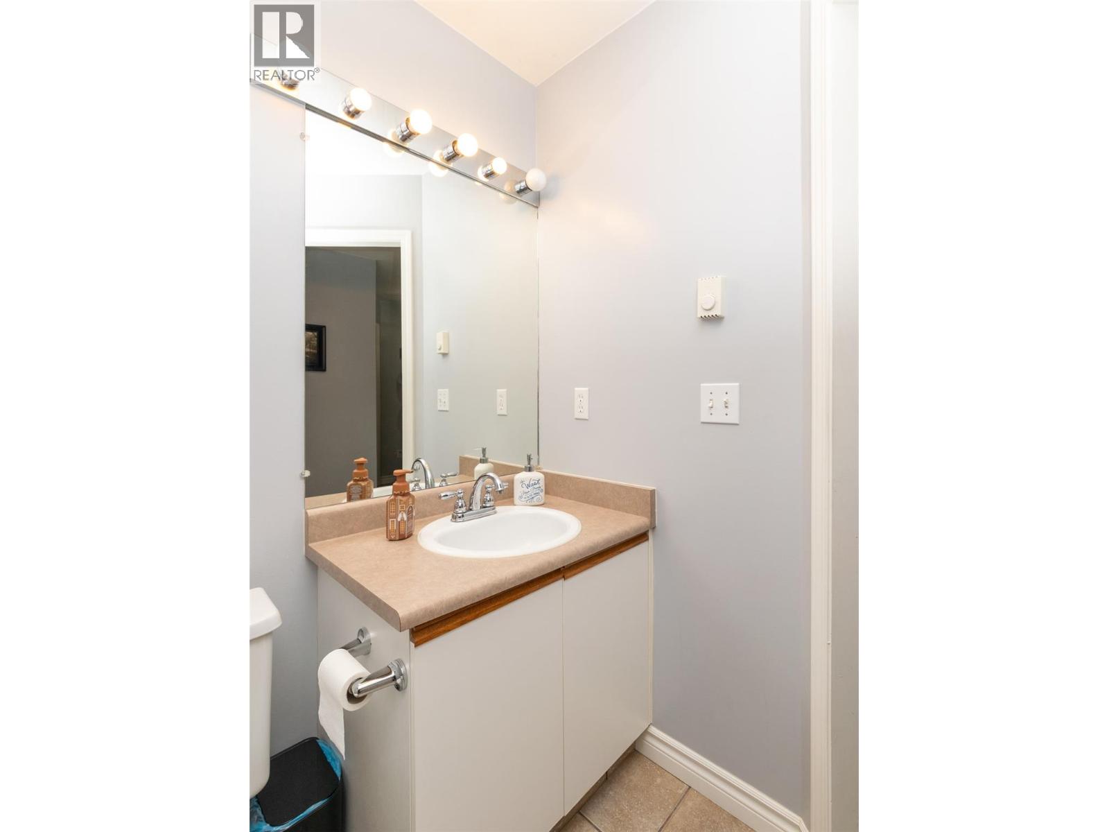 101 160 5 Avenue Southwest, Salmon Arm