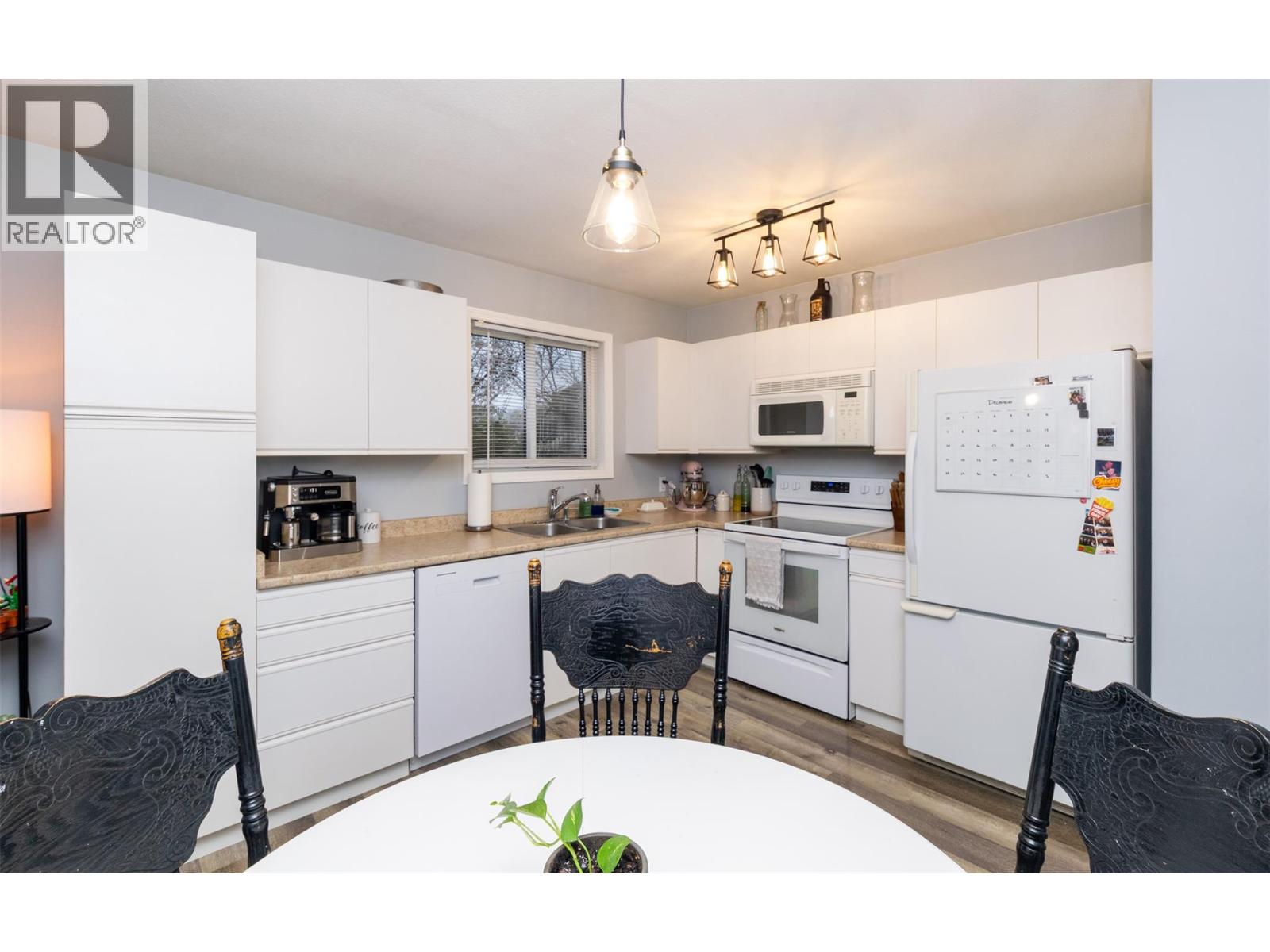 101 160 5 Avenue Southwest, Salmon Arm