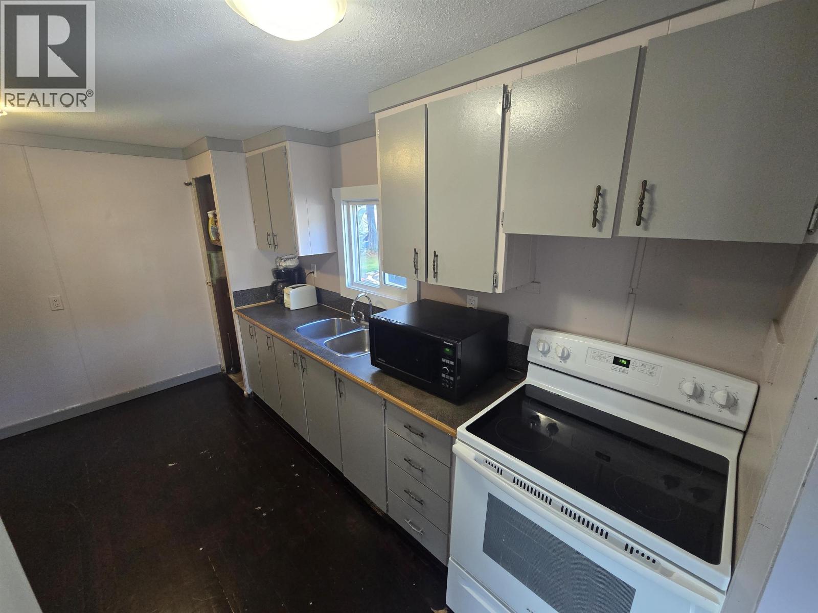 #4-4620 LOWRIE Avenue, Terrace