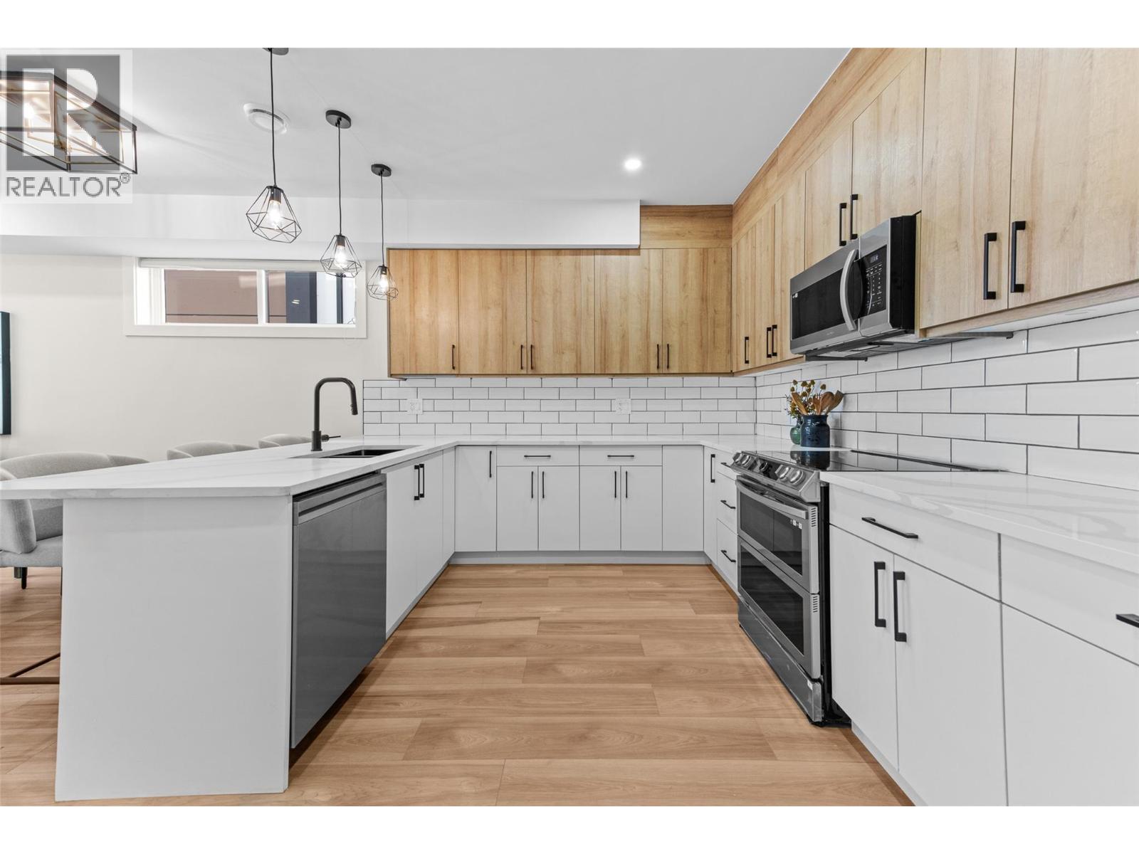 4 1034 Martin Avenue, Kelowna