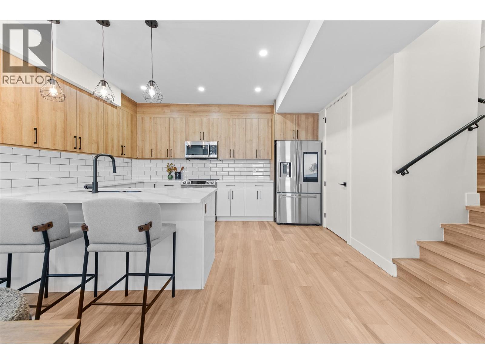 4 1034 Martin Avenue, Kelowna