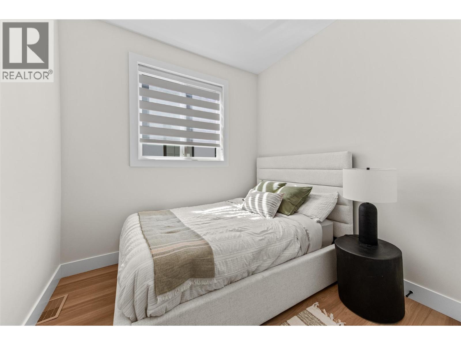 4 1034 Martin Avenue, Kelowna