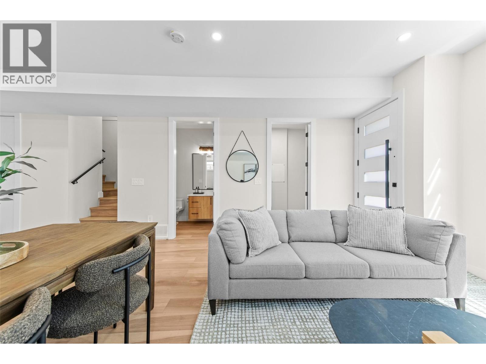 4 1034 Martin Avenue, Kelowna