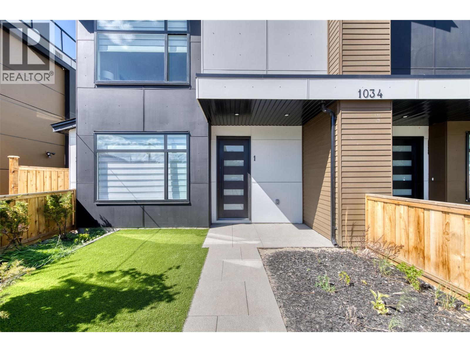 4 1034 Martin Avenue, Kelowna