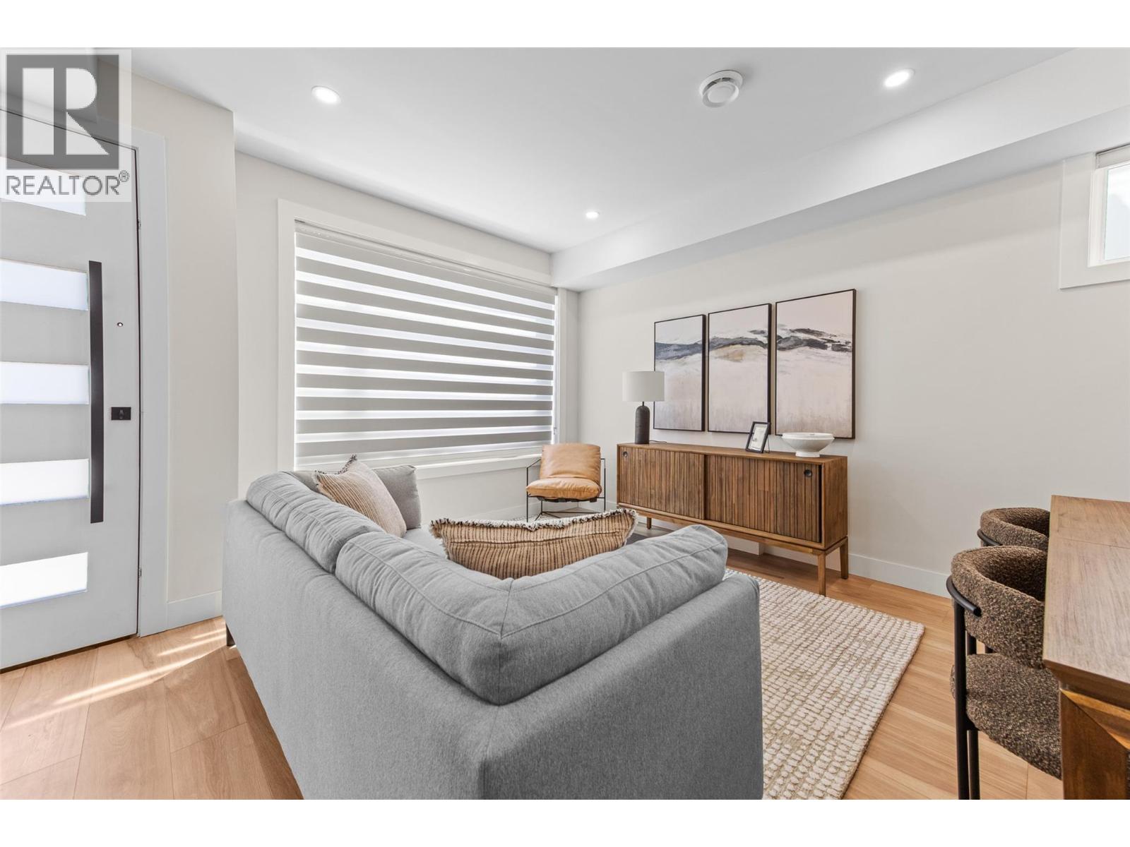 4 1034 Martin Avenue, Kelowna