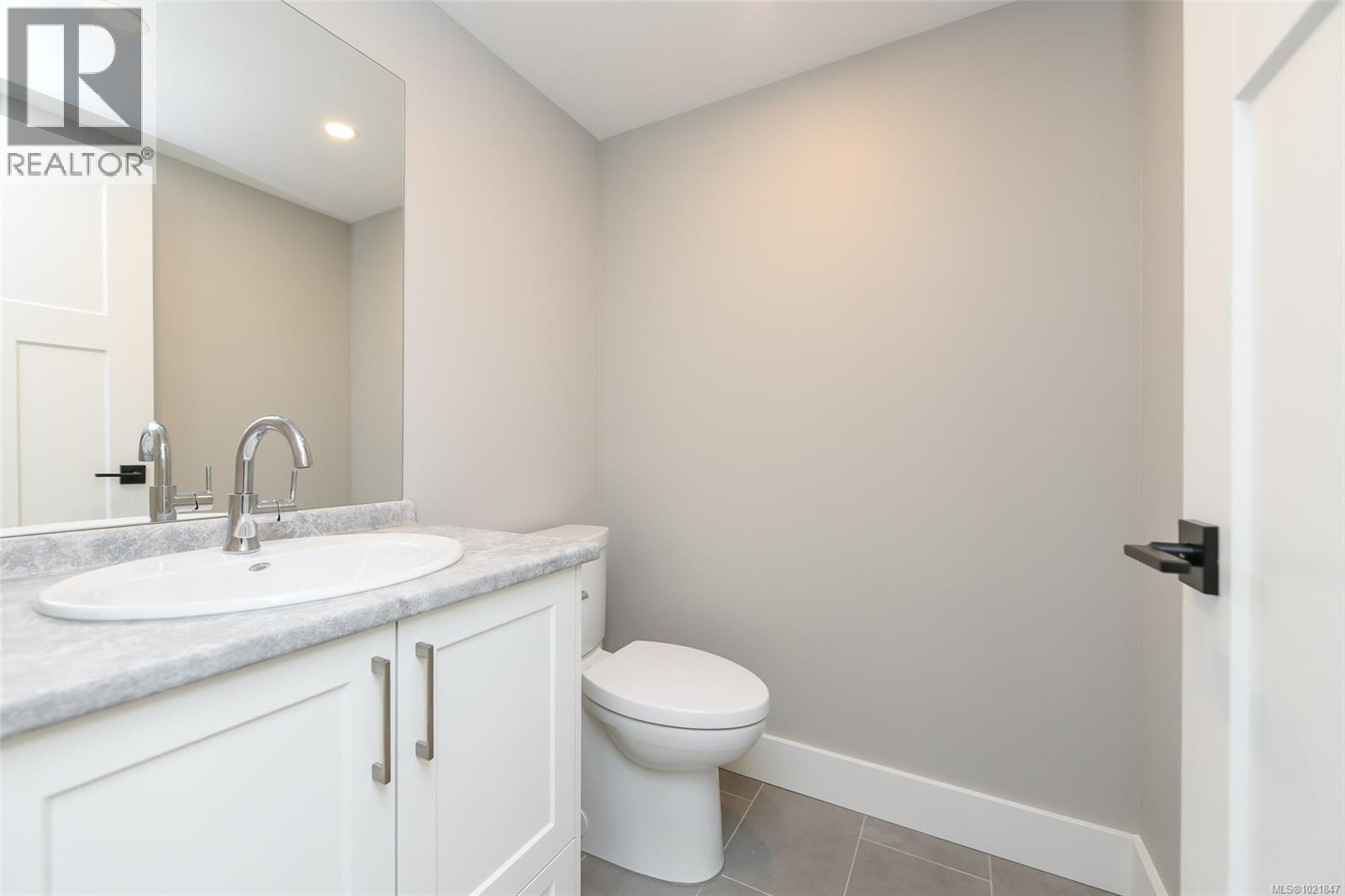 B 2315 McDonald Rd, Comox