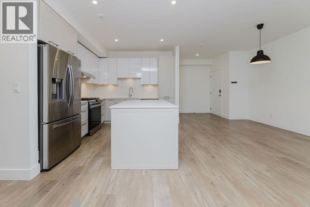 102 710 SCHOOL ROAD, Gibsons