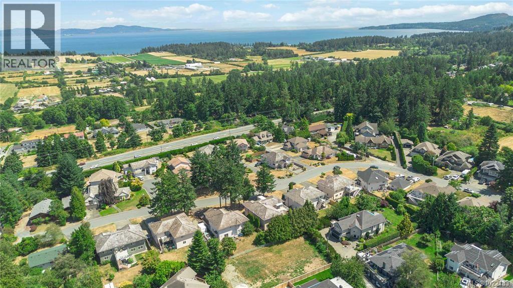 6260 Elaine Way, Central Saanich