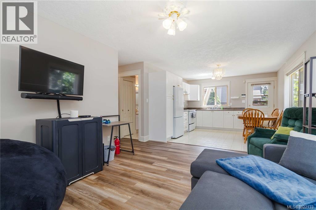 6260 Elaine Way, Central Saanich