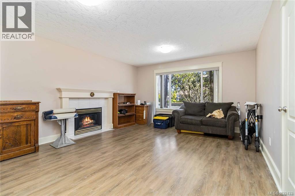 6260 Elaine Way, Central Saanich