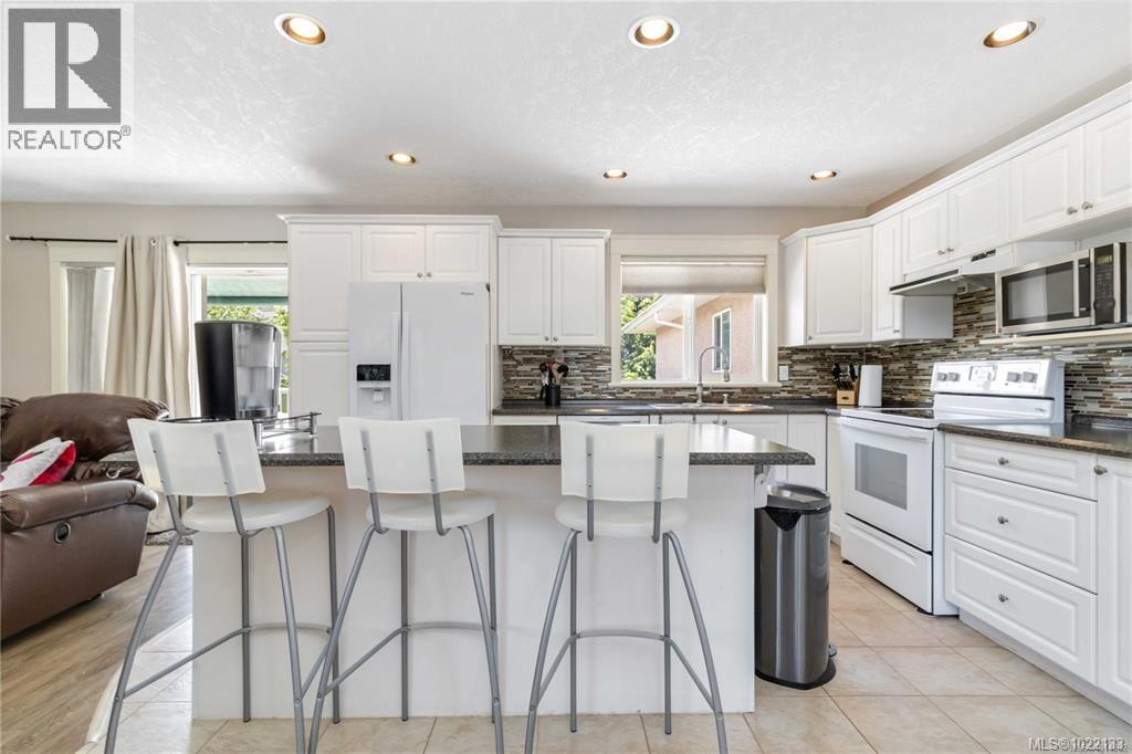 6260 Elaine Way, Central Saanich