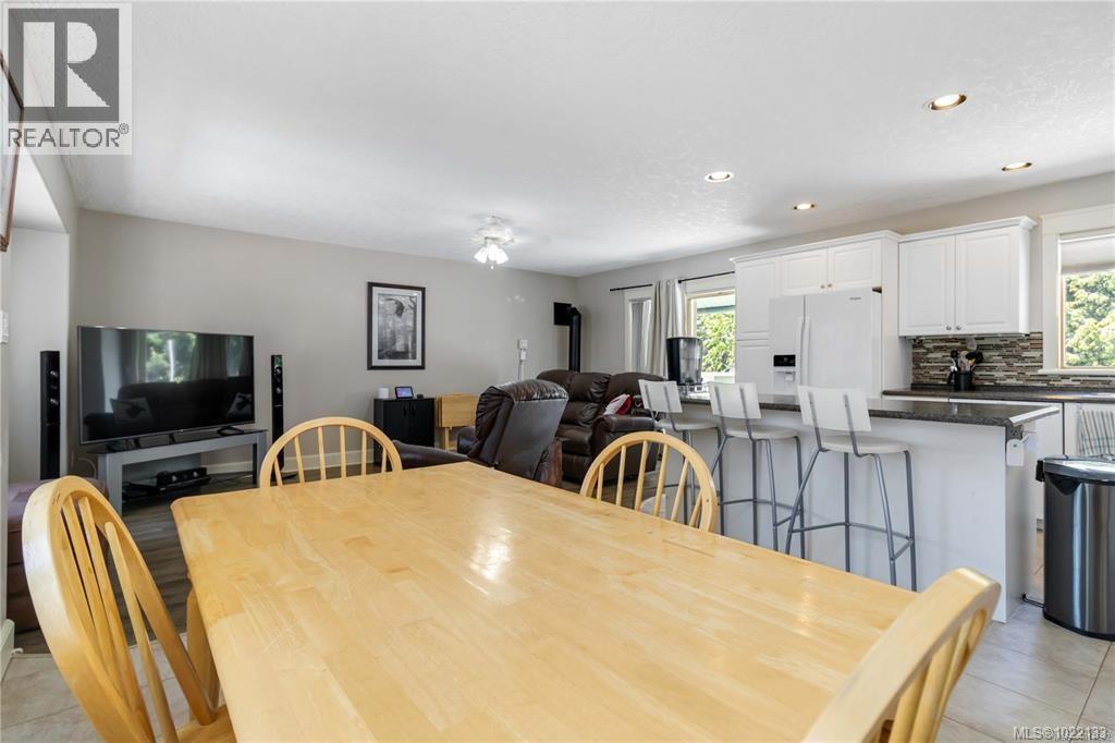 6260 Elaine Way, Central Saanich