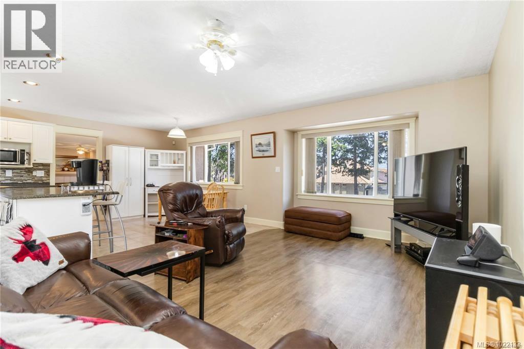 6260 Elaine Way, Central Saanich