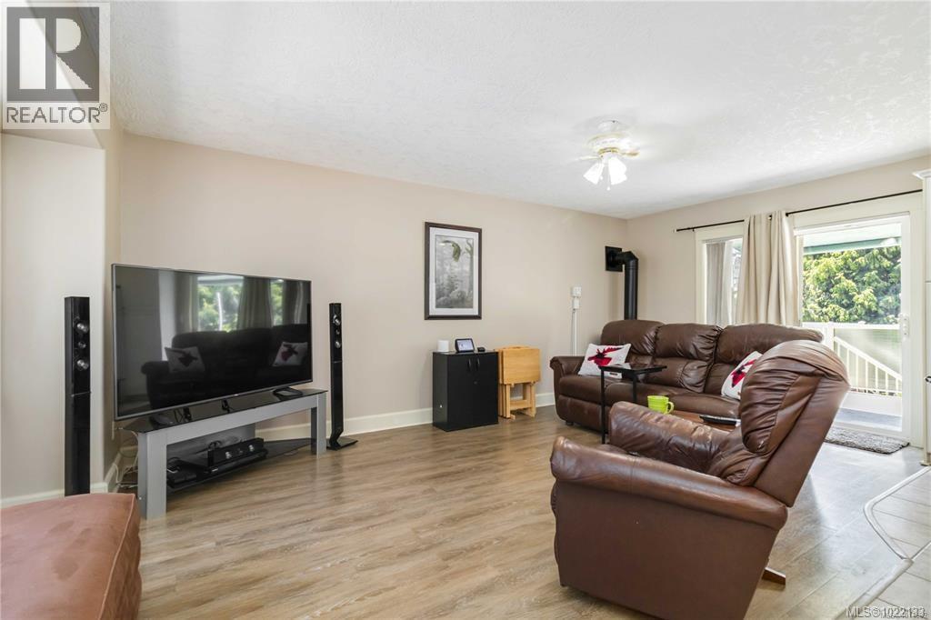 6260 Elaine Way, Central Saanich