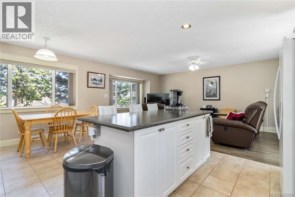 6260 Elaine Way, Central Saanich