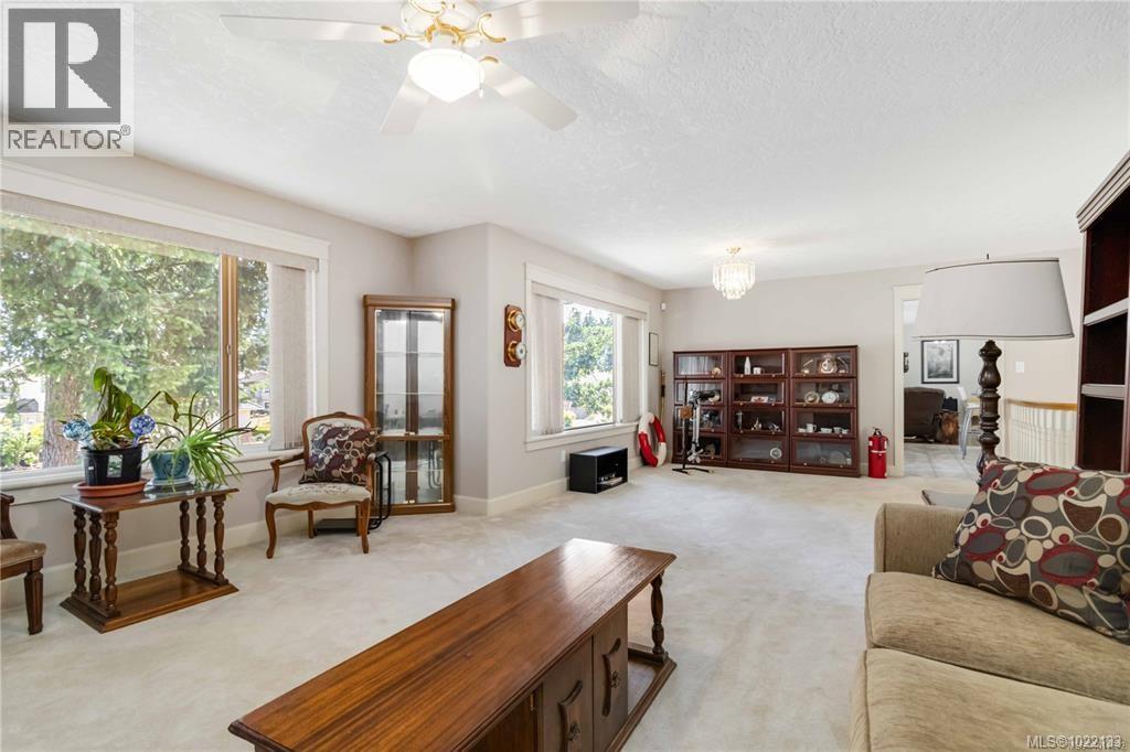 6260 Elaine Way, Central Saanich